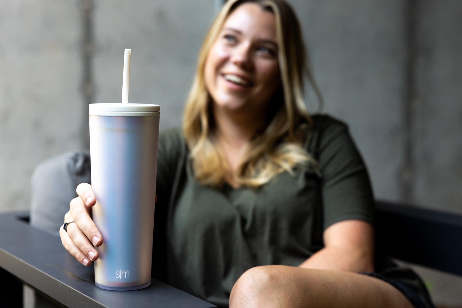 Simple Modern 24 fl oz Double Wall Plastic Classic Tumbler with Straw|Opalescent SNWQ